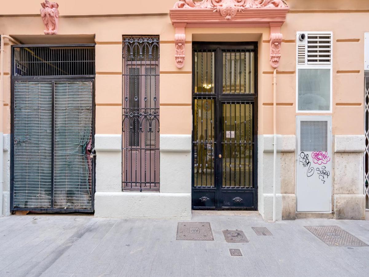 Oyo Ruzafa Guesthouse Valencia Luaran gambar
