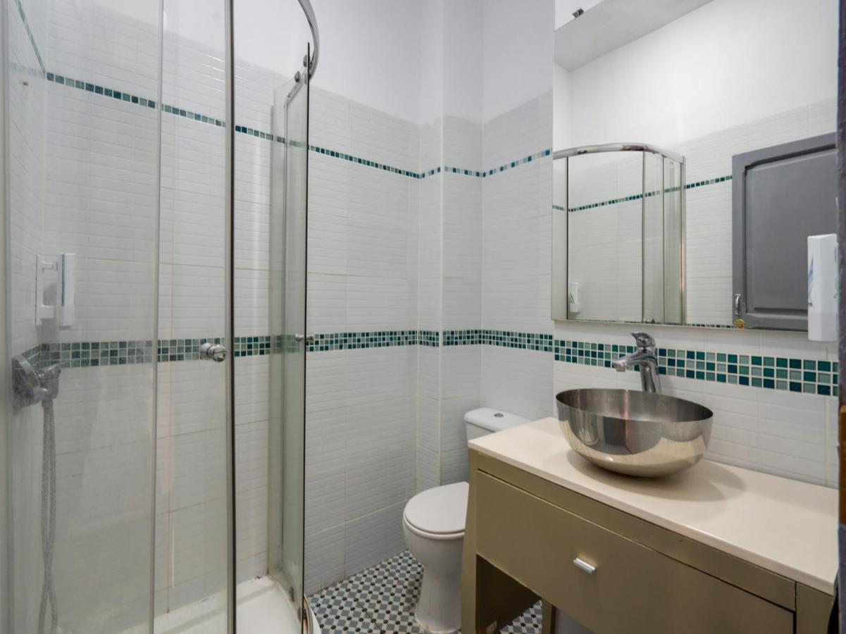 Oyo Ruzafa Guesthouse Valencia Luaran gambar