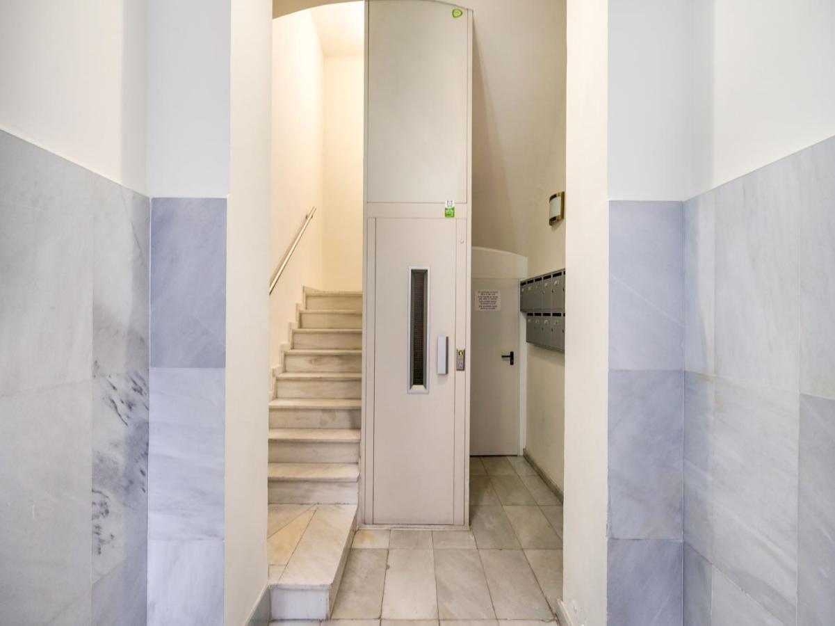 Oyo Ruzafa Guesthouse Valencia Luaran gambar