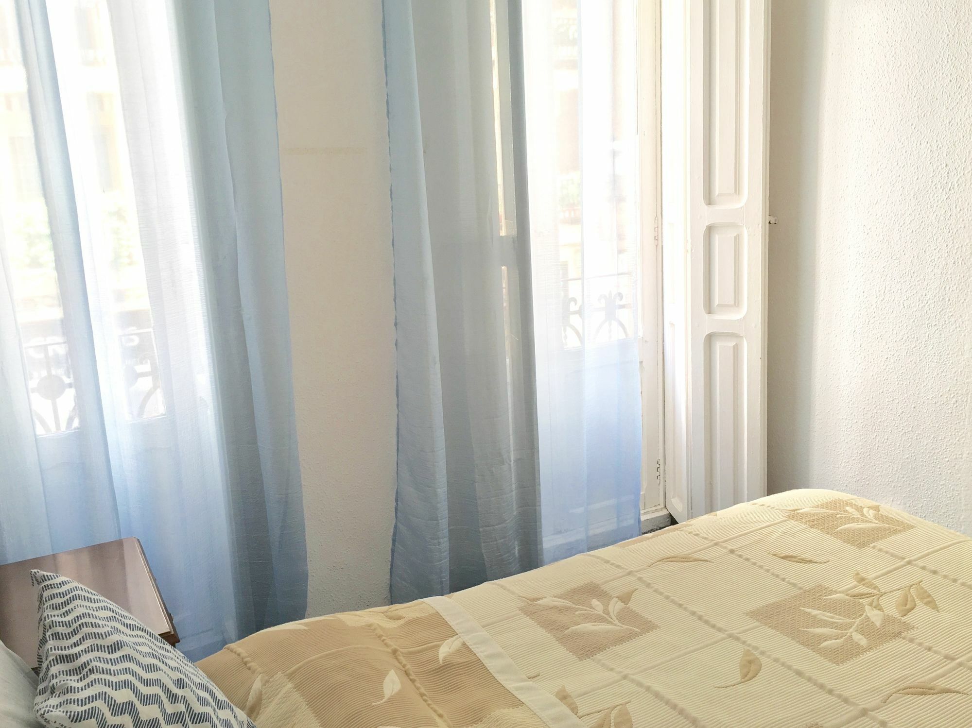 Oyo Ruzafa Guesthouse Valencia Luaran gambar
