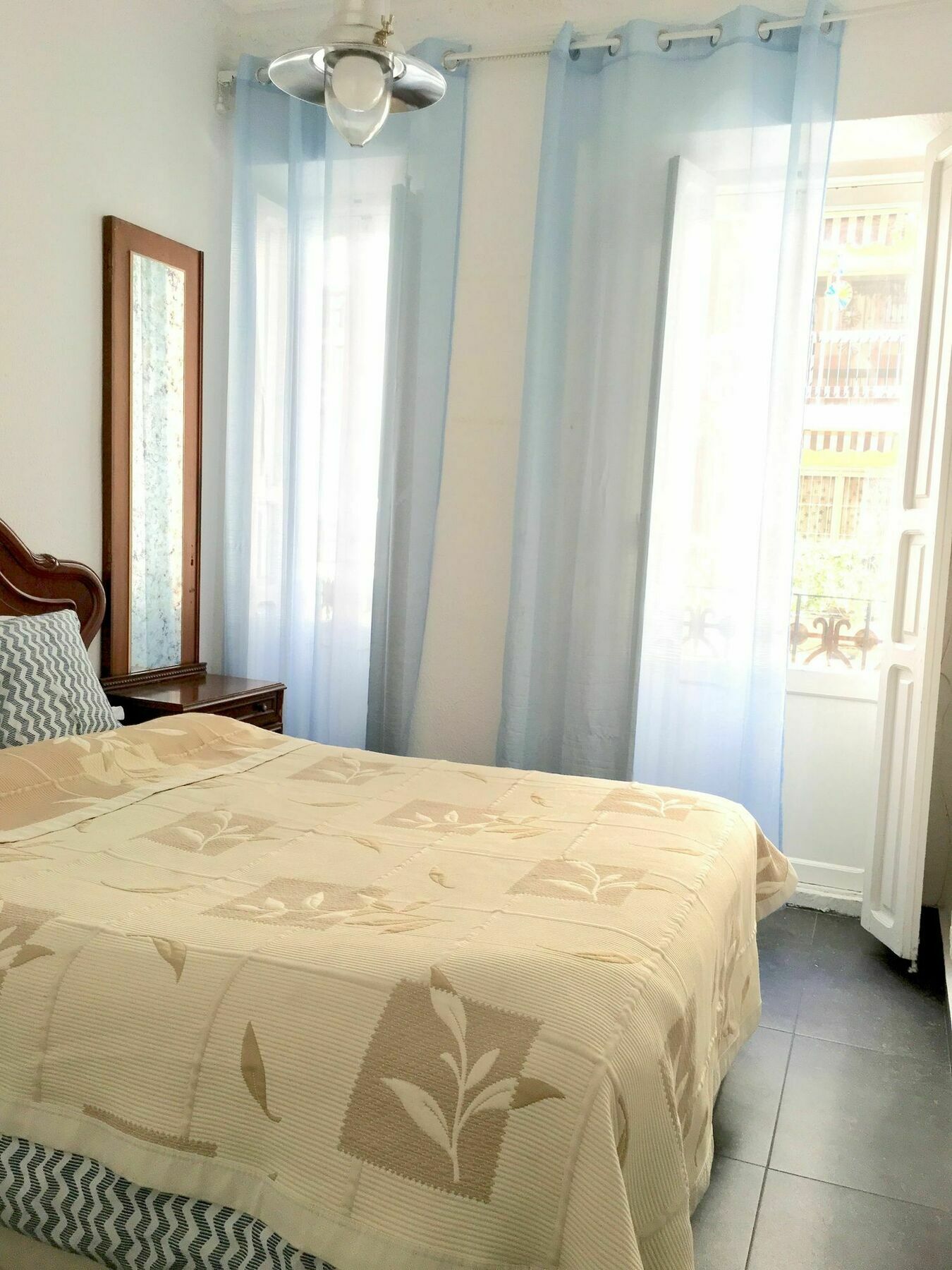 Oyo Ruzafa Guesthouse Valencia Luaran gambar