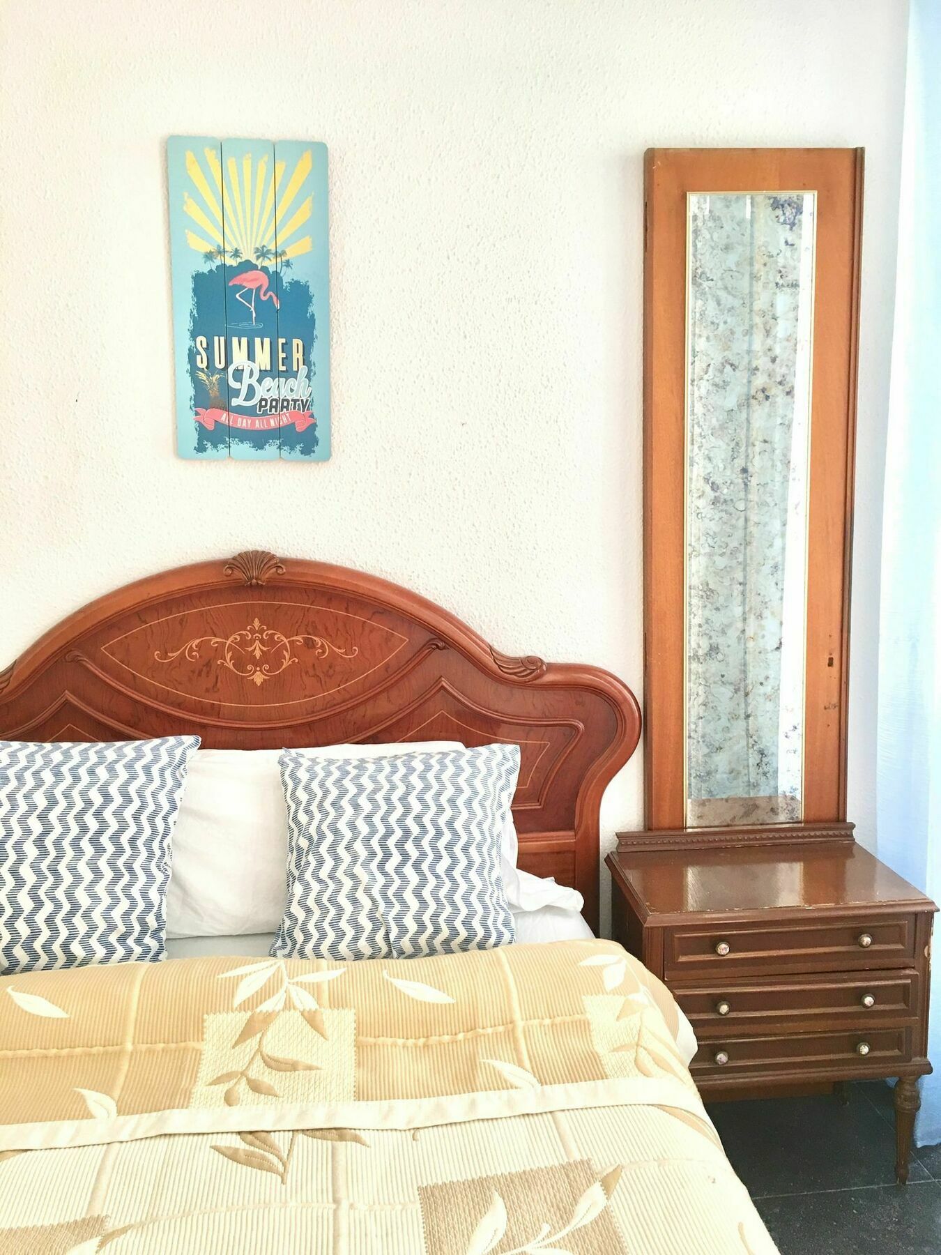 Oyo Ruzafa Guesthouse Valencia Luaran gambar