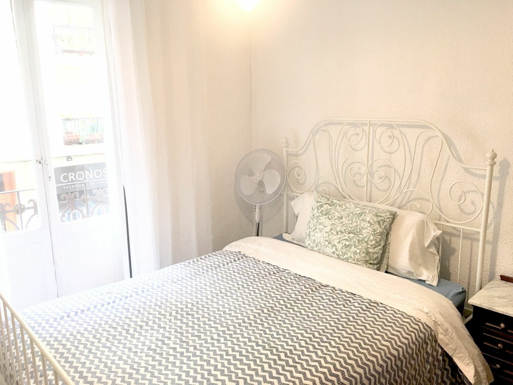 Oyo Ruzafa Guesthouse Valencia Luaran gambar
