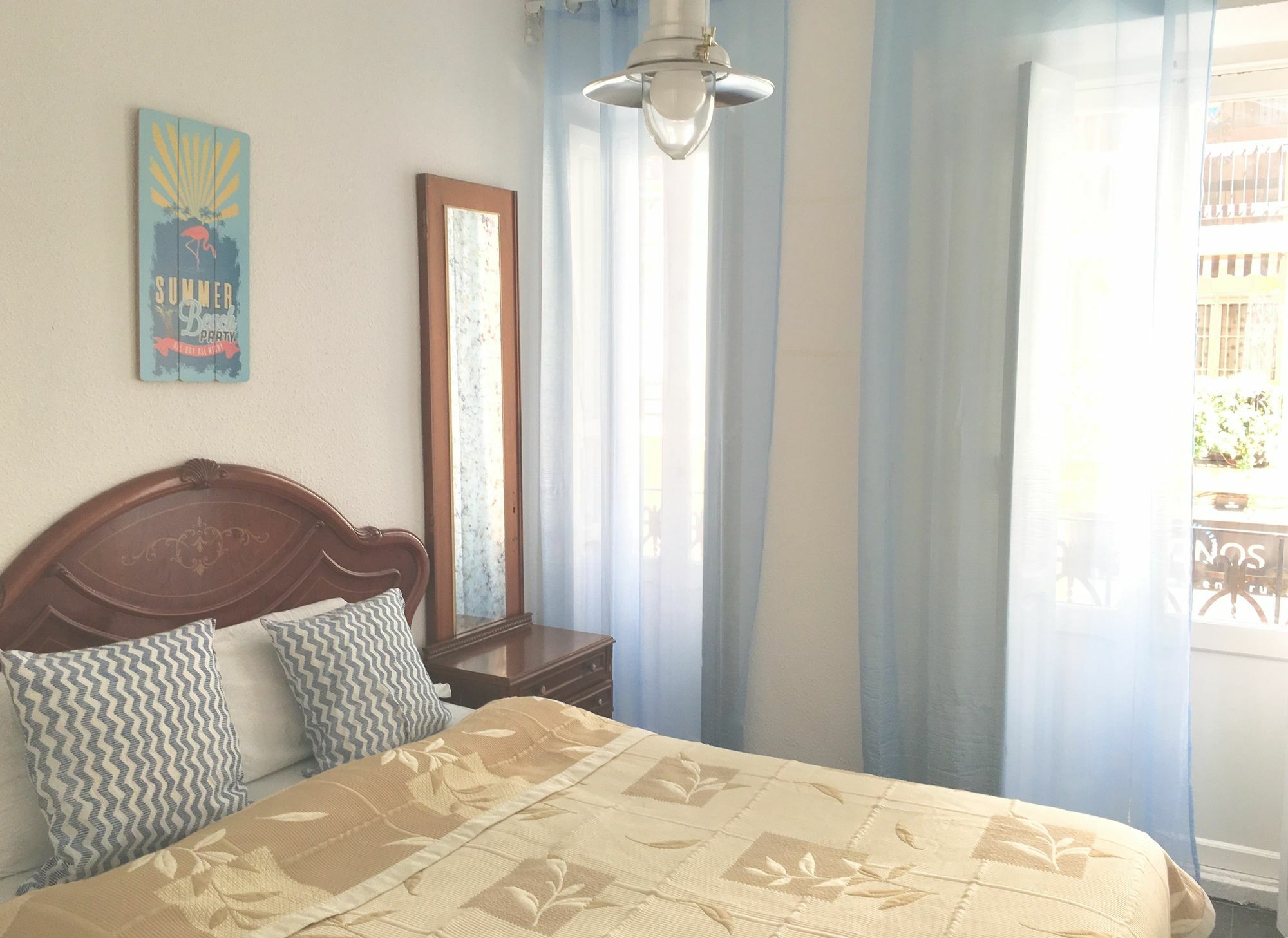 Oyo Ruzafa Guesthouse Valencia Luaran gambar